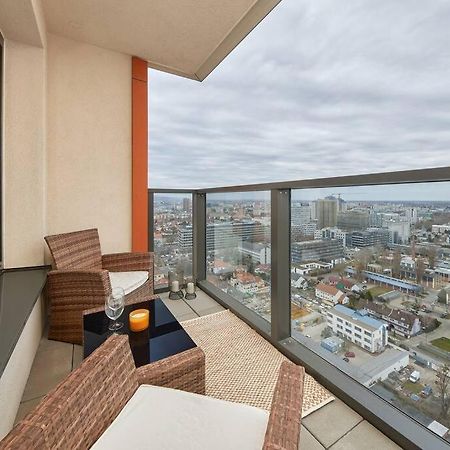 5Min2Centre, View & Free Parking Apartment Bratislava Luaran gambar