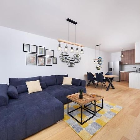 5Min2Centre, View & Free Parking Apartment Bratislava Luaran gambar